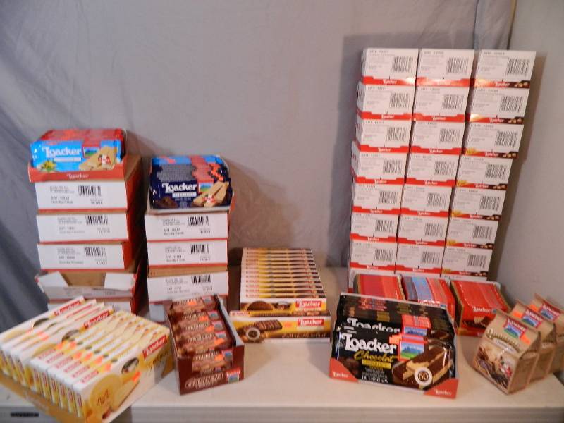 lot 218 image: LARGE Lot of Loacker Italian Candy