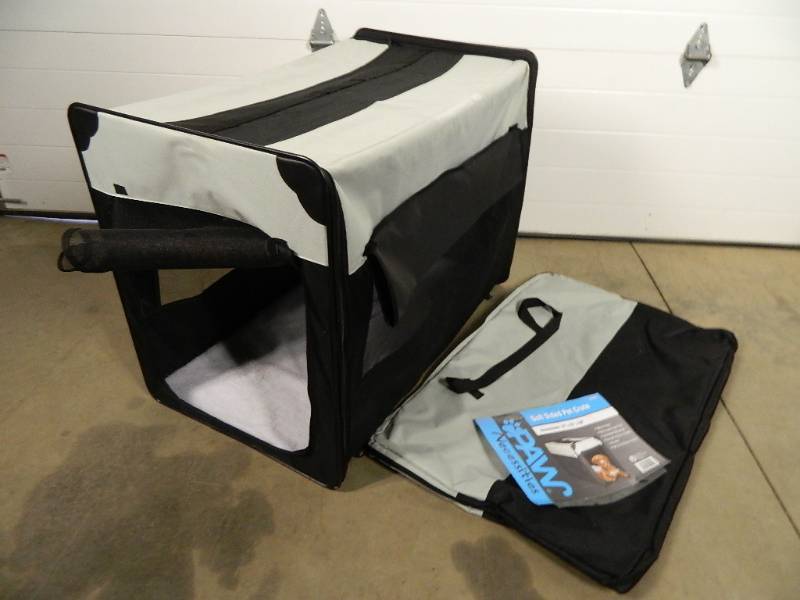 lot 20 image: New Soft Side Folding Dog Kennel