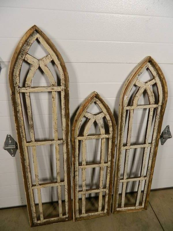 lot 15 image: 3 Handmade Windows