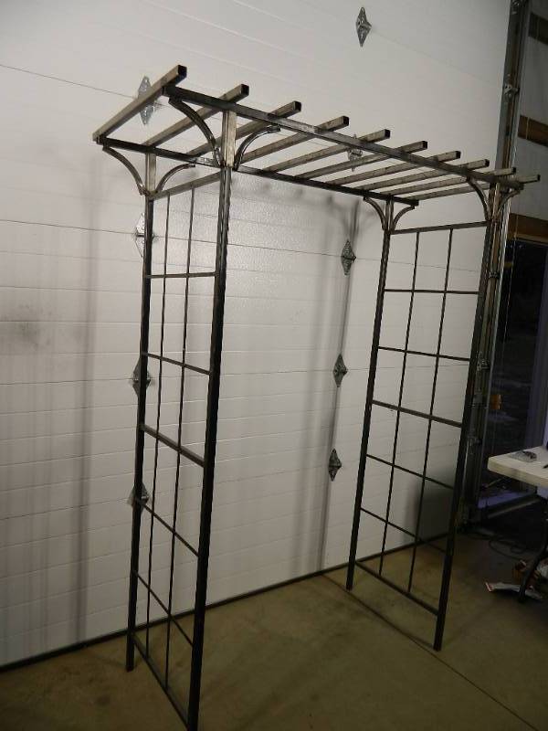 lot 17 image: Handmade Metal Arbor