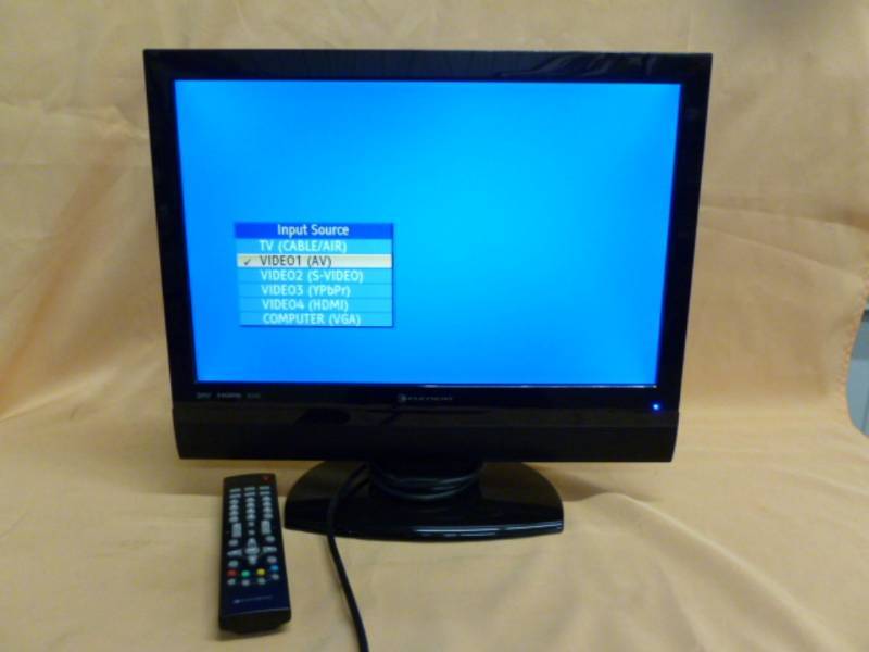 lot 4 image: Flat Panel TV