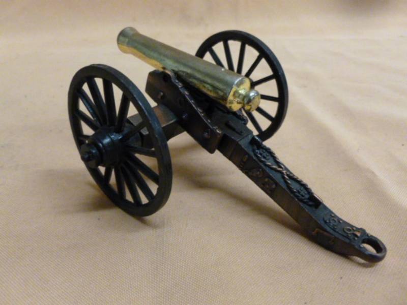 lot 10 image: Mantle Cannon