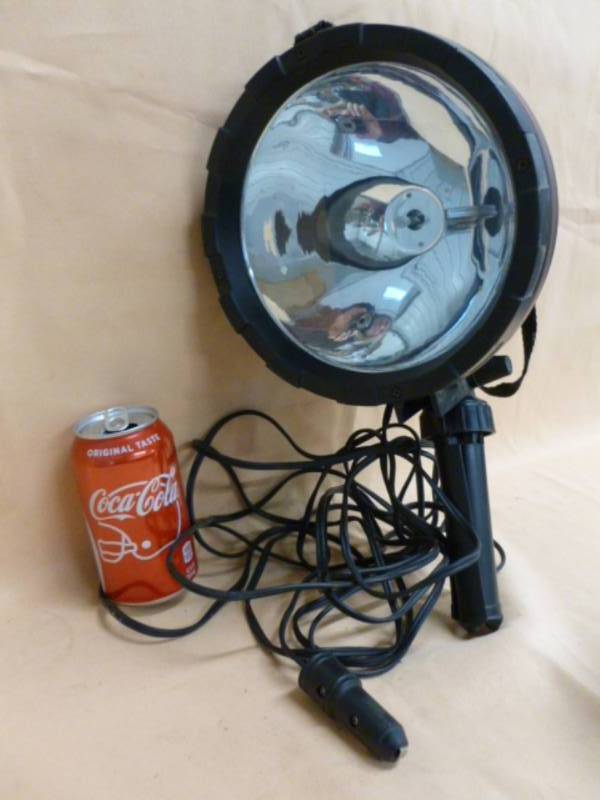 lot 12 image: 12v Spotlight