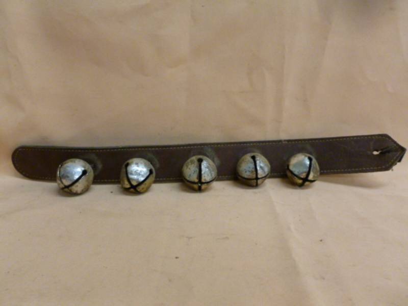 lot 25 image: Vintage Sleigh Bells