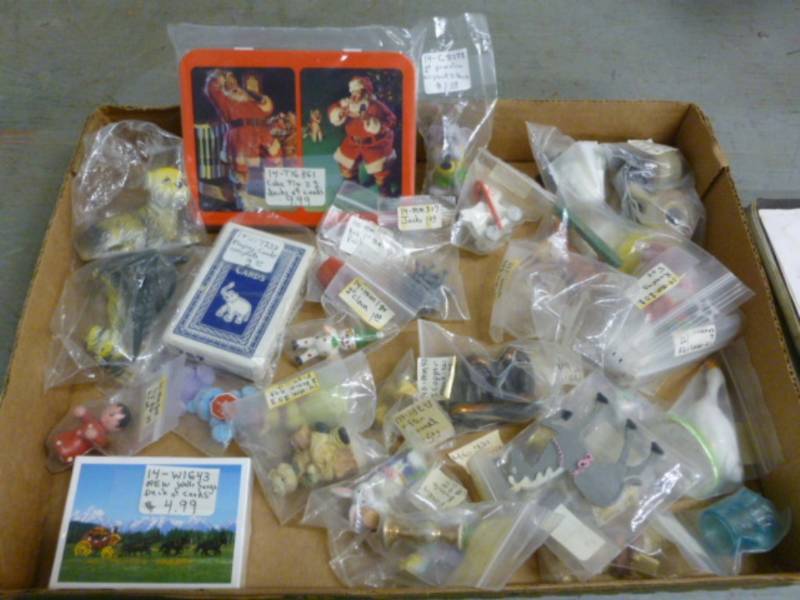 lot 26 image: Trinket Toys