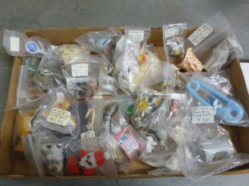 lot 28 image: Trinket Toys