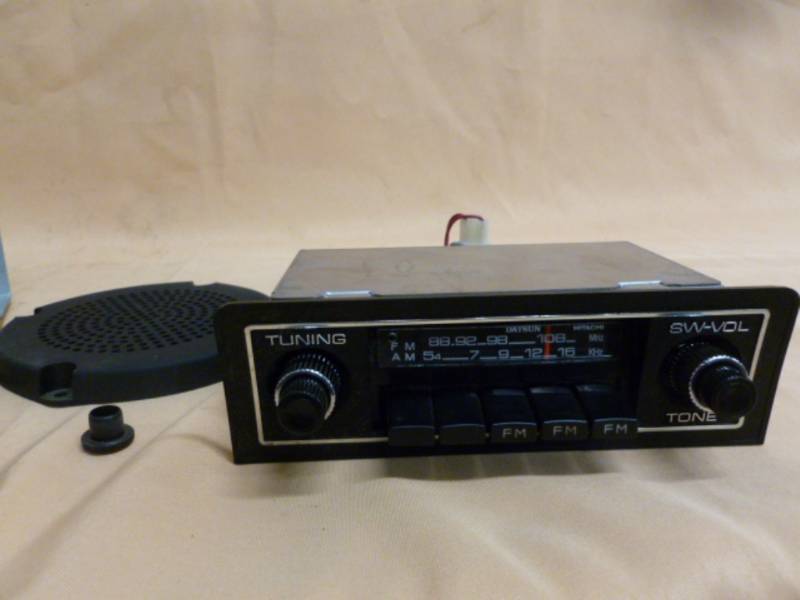 lot 44 image: Vintage Car Radio
