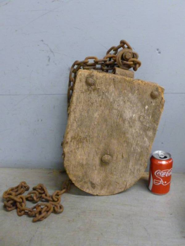 lot 51 image: Antique Barn Pulley