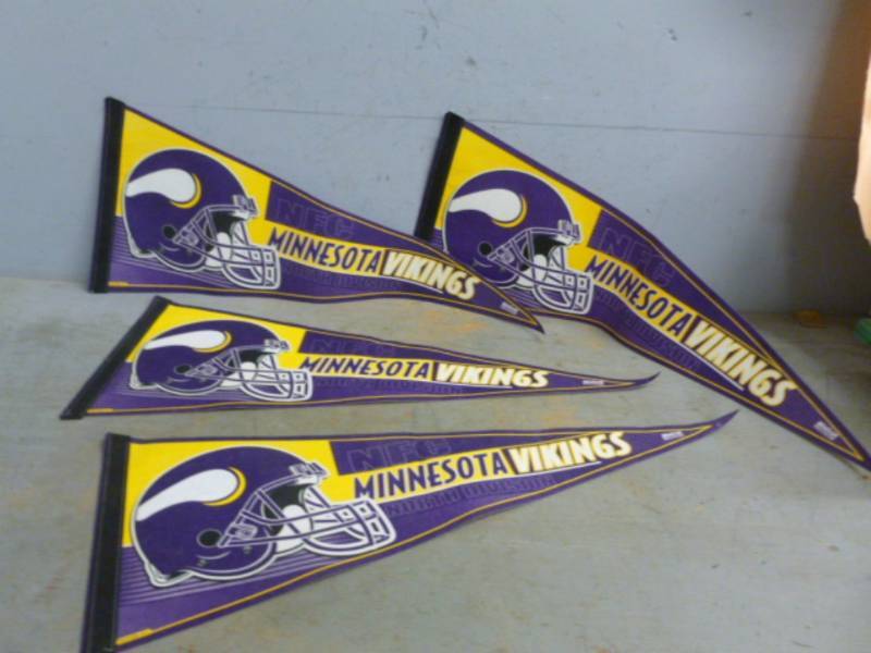 lot 65 image: Minnesota Vikings Collectible