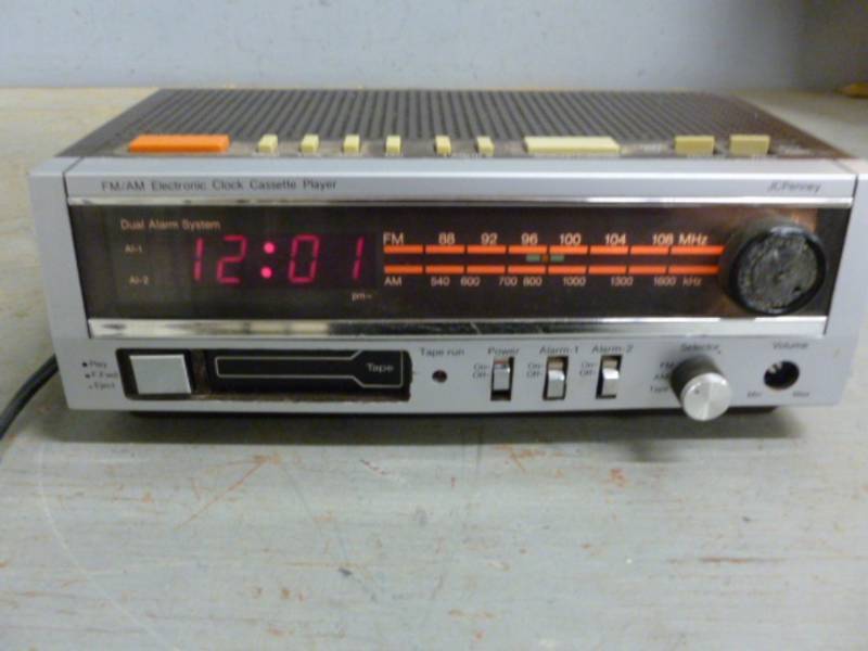 lot 85 image: Alarm Clock