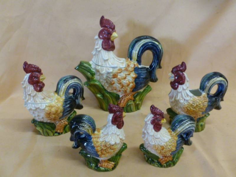 lot 161 image: Rooster Set