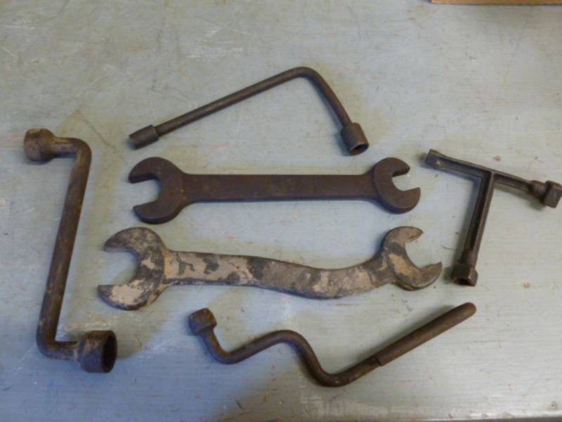 lot 174 image: Vintage Implement Tools