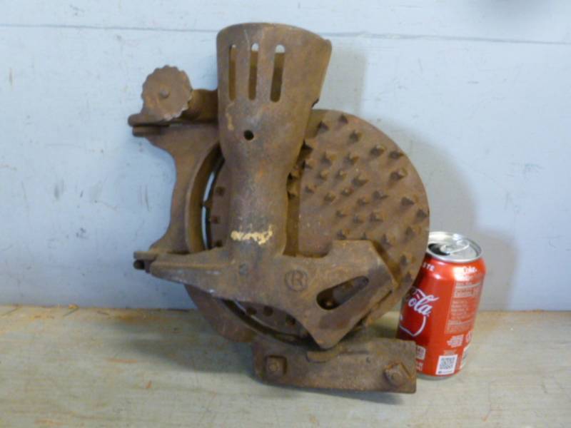 lot 175 image: Antique Corn Sheller