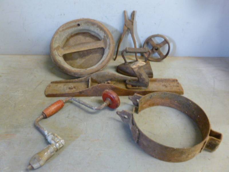 lot 176 image: Vintage Items