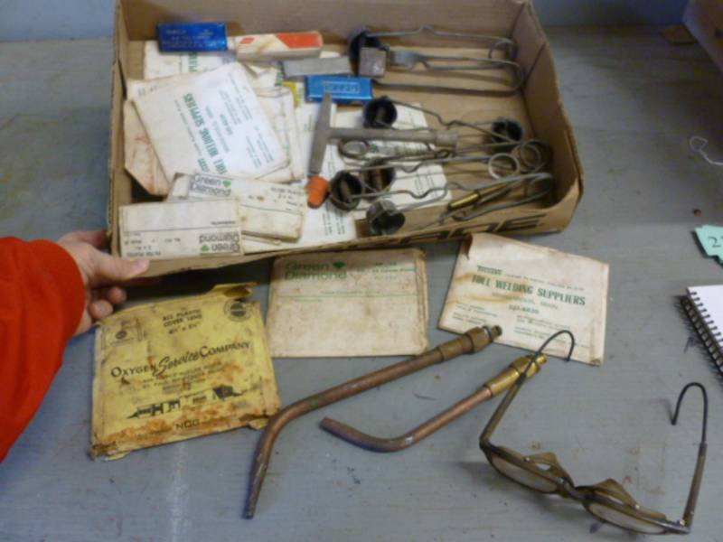 lot 210 image: Welding Items