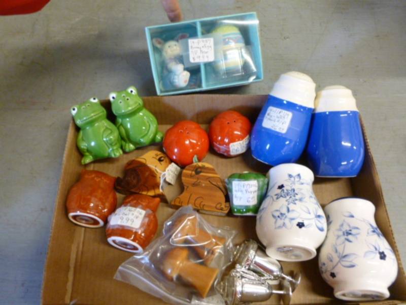 lot 217 image: Salt & Pepper Shaker Sets