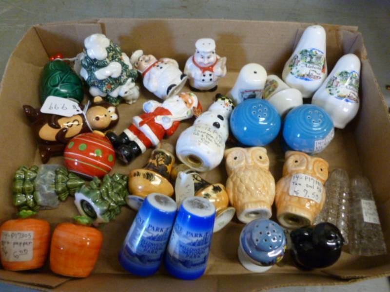 lot 218 image: Salt & Pepper Shaker Sets
