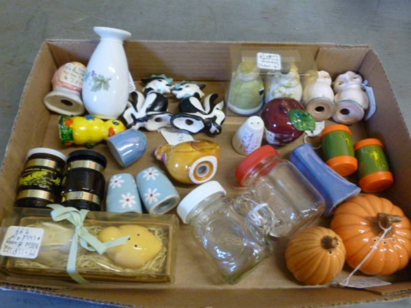 lot 238 image: Salt & Pepper Shaker Sets