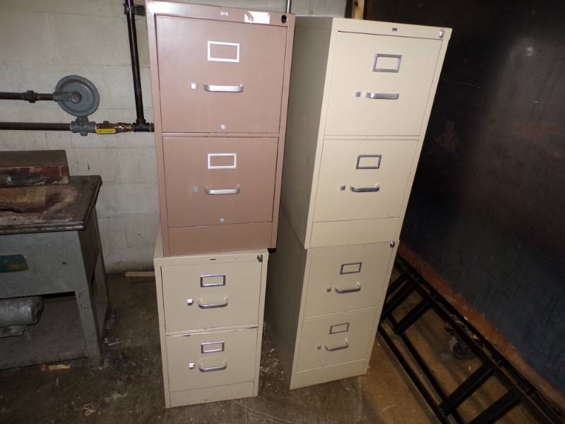 lot 7 image: Lot of 4 - 2 drawer file cabinets