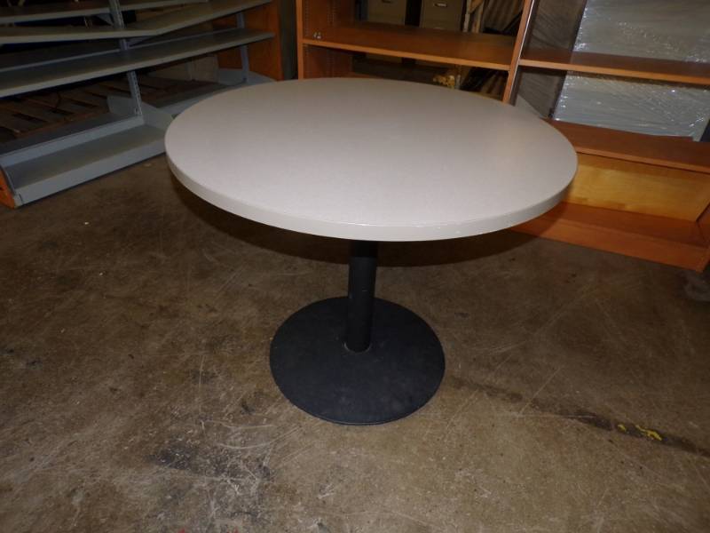 lot 12 image: Round Table