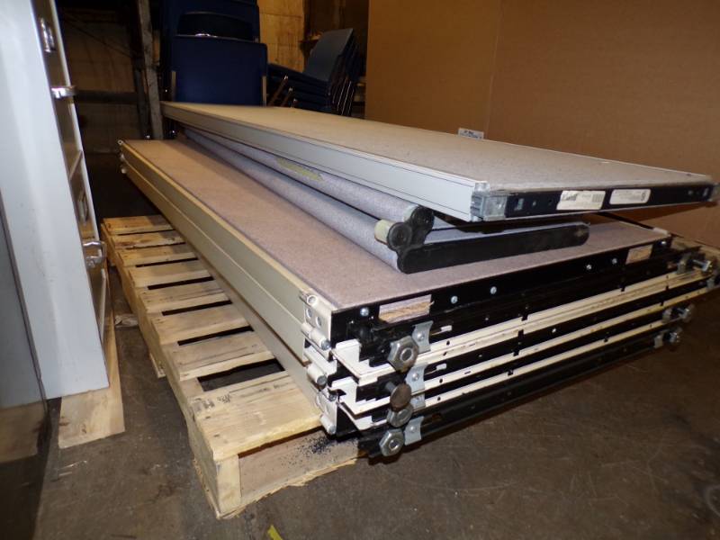 lot 19 image: Lot of 6 office dividers