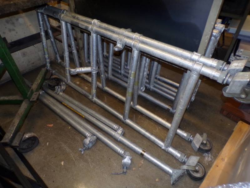 lot 21 image: Indoor scaffolding with wheels