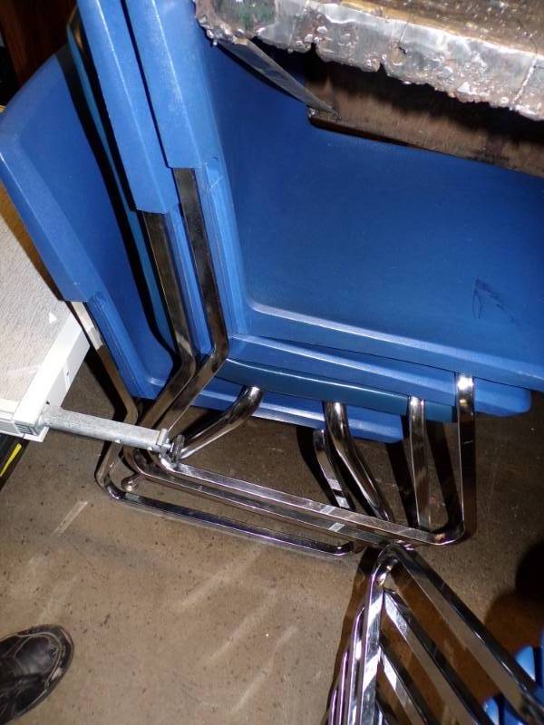lot 26 image: Lot of 4 Blue chairs
