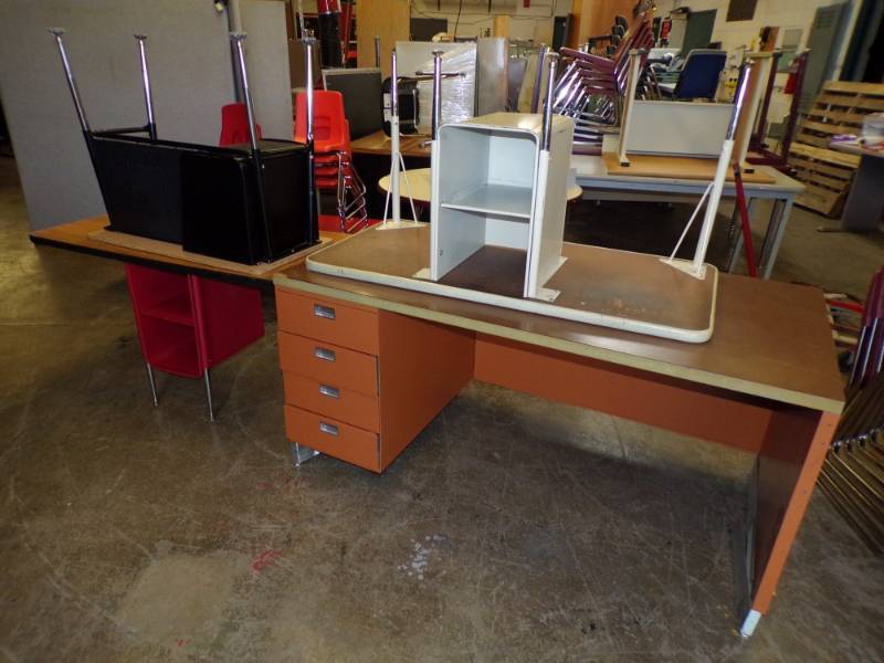 lot 29 image: Metal Desk and 4 table desks