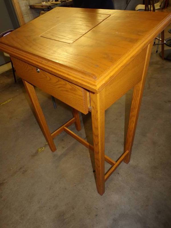 lot 31 image: Wood Podium