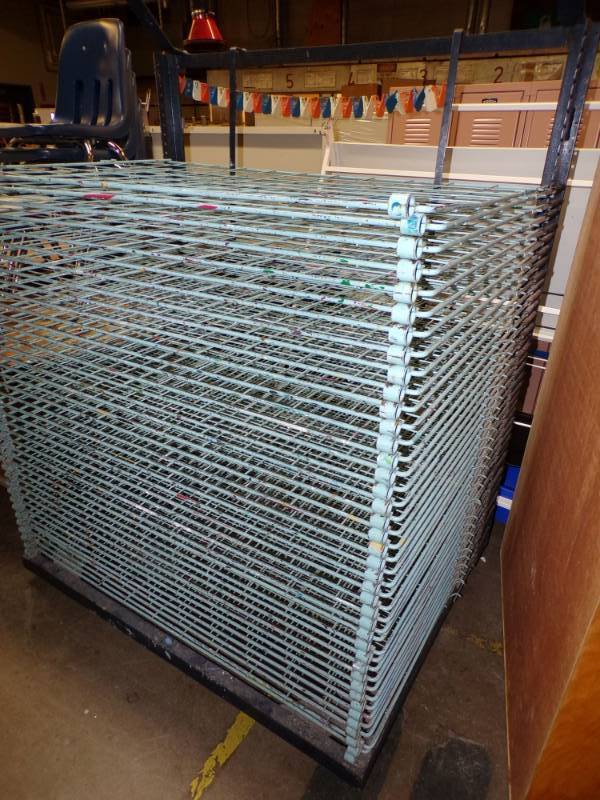 lot 40 image: Artwork drying rack