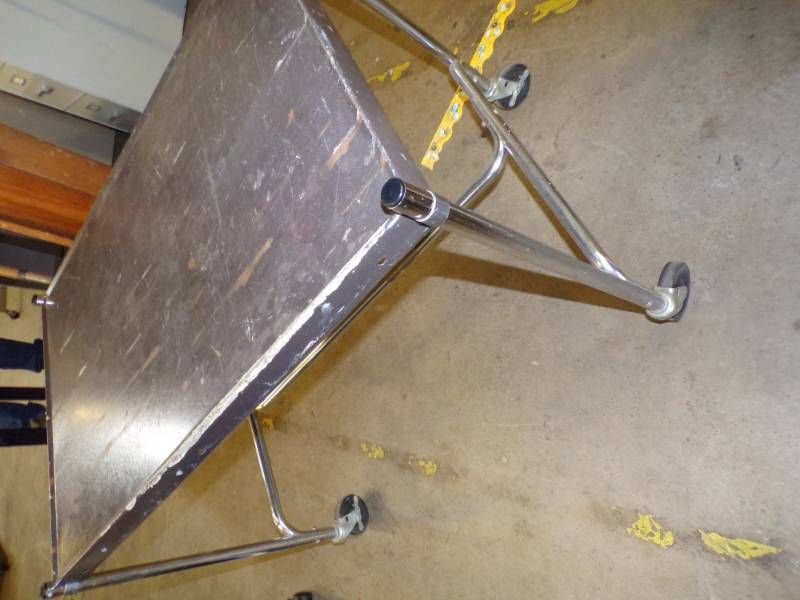 lot 45 image: Metal cart on wheels