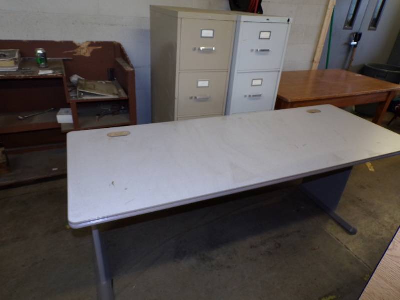 lot 47 image: Desk and 2 - 4 drawer file cabinets