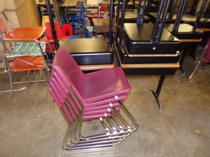 lot 49 image: Lot of 5 maroon chairs and 5 desks