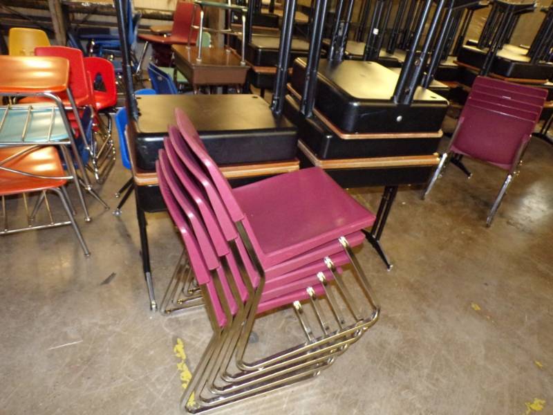 lot 50 image: Lot of 5 maroon chairs and 5 desks
