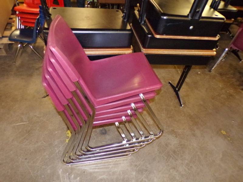lot 51 image: Lot of 5 maroon chairs and 5 desks