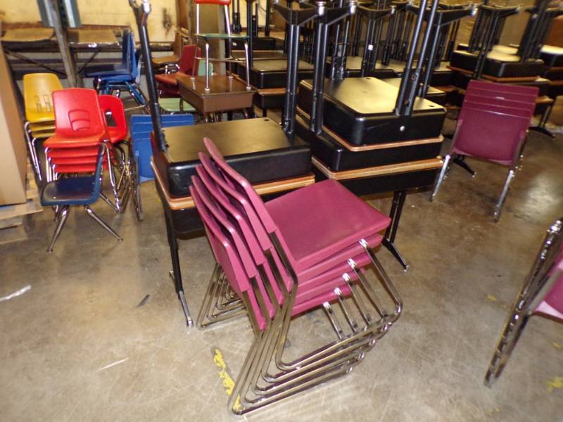 lot 53 image: Lot of 5 maroon chairs and 5 desks