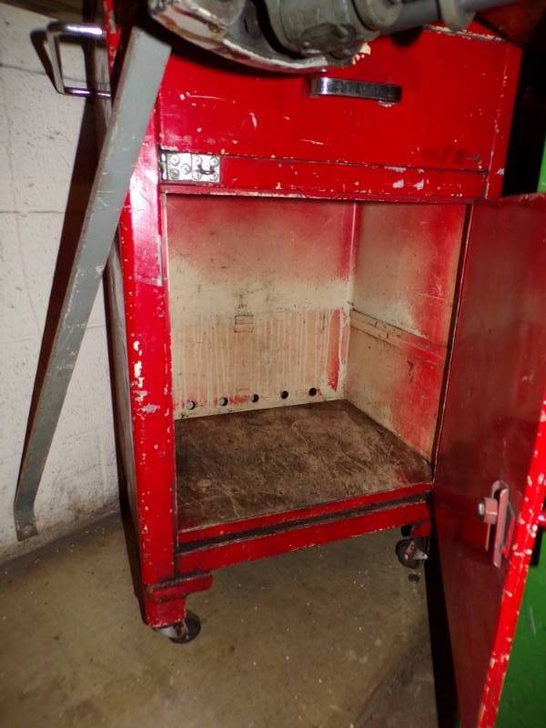 lot 77 image: Rolling cart on wheels