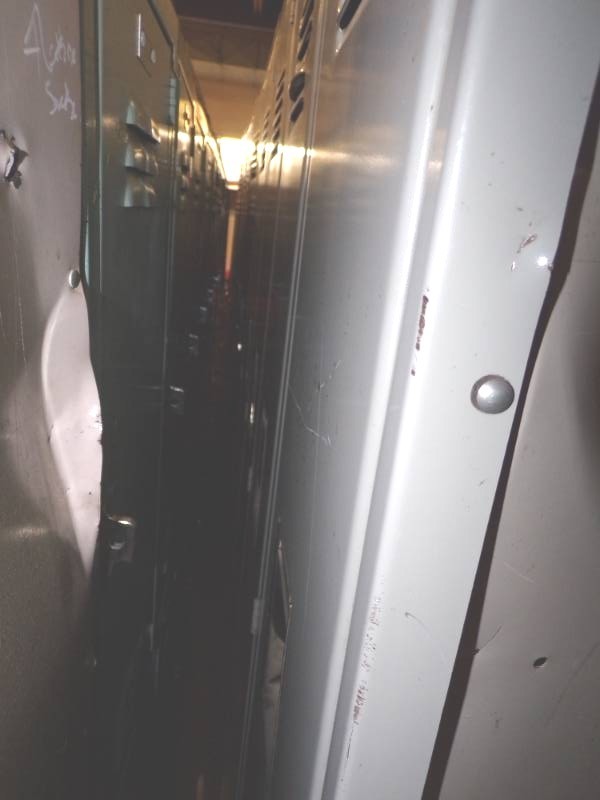 lot 81 image: Lot of 8 gray lockers