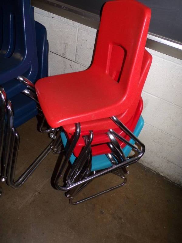 lot 83 image: Lot of 5 kids chairs