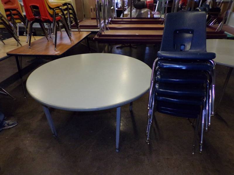 lot 90 image: Round table & 7 blue chairs