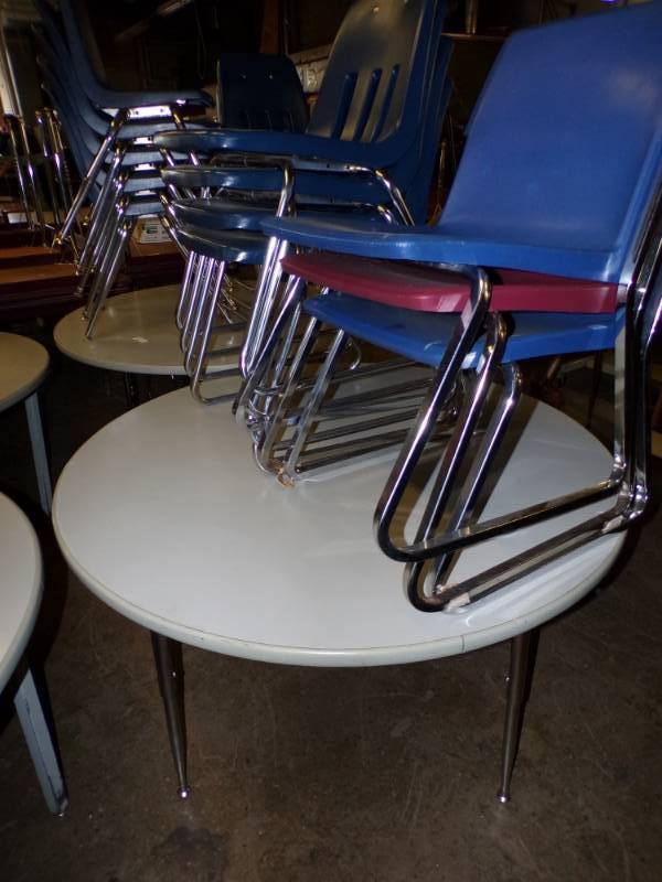 lot 93 image: Round table & 7 chairs