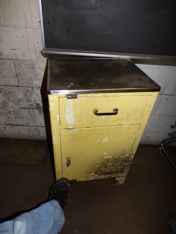 lot 94 image: Yellow rolling cabinet