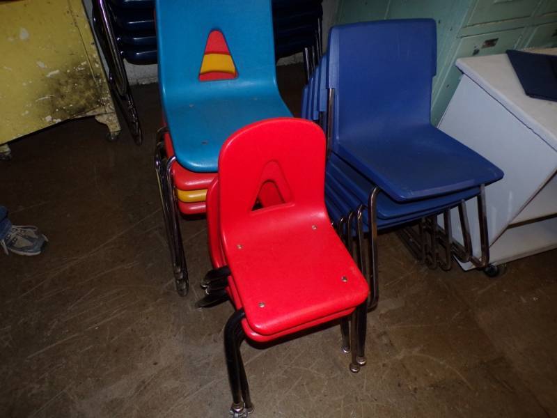 lot 95 image: Misc lot of 12 kids chairs