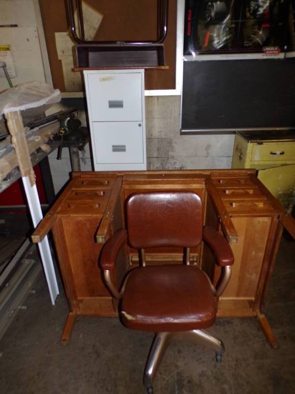 lot 97 image: Wood desk - chair - 2 - 2 drawer file cabinets