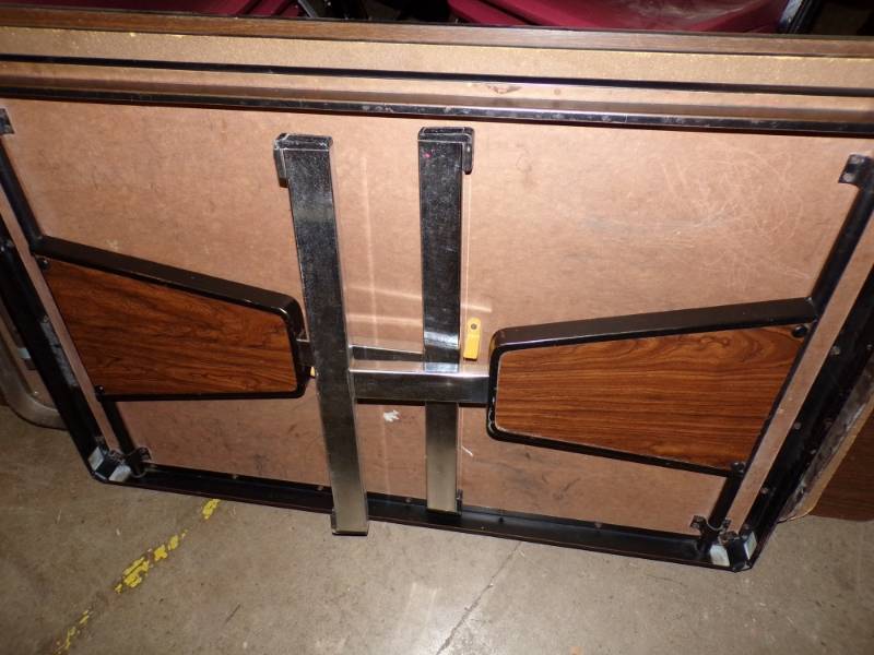 lot 103 image: Folding Table