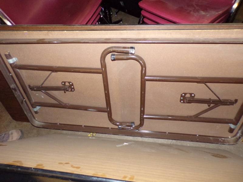 lot 104 image: Folding Table