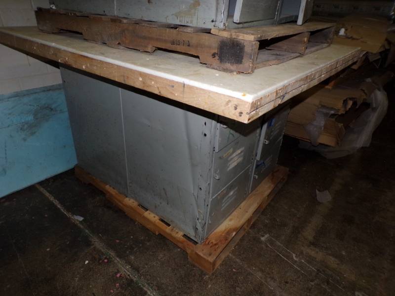 lot 121 image: Workbench with 6 double sided cabinets