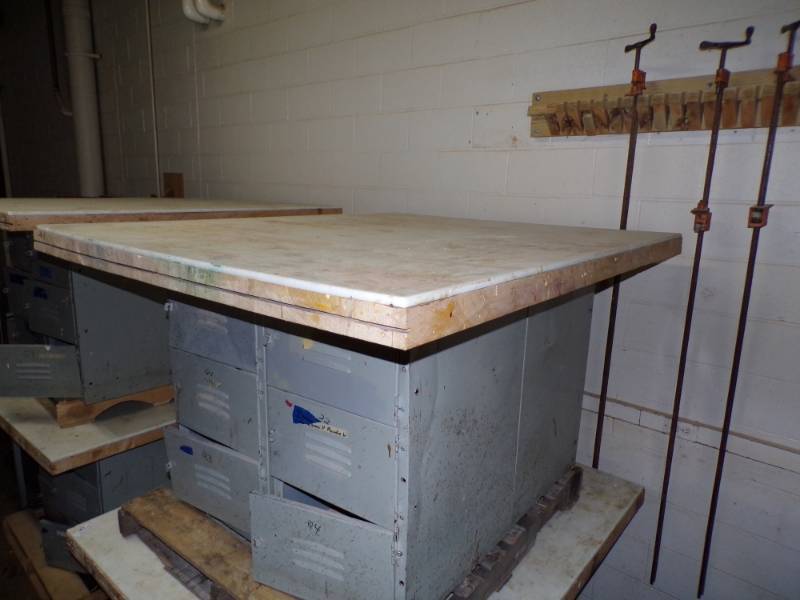 lot 122 image: Workbench with 6 double sided cabinets