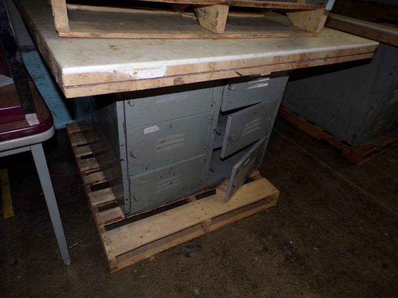 lot 123 image: Workbench with 6 double sided cabinets