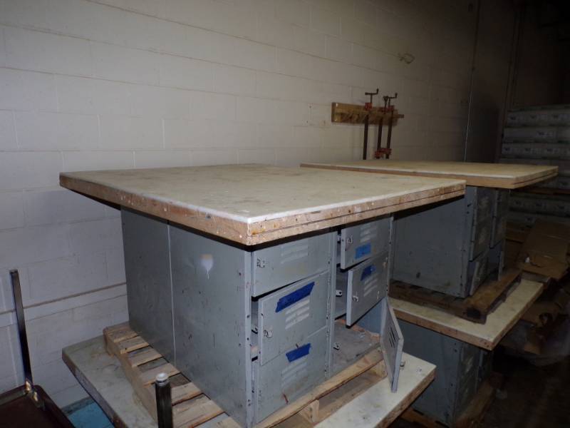 lot 124 image: Workbench with 6 double sided cabinets